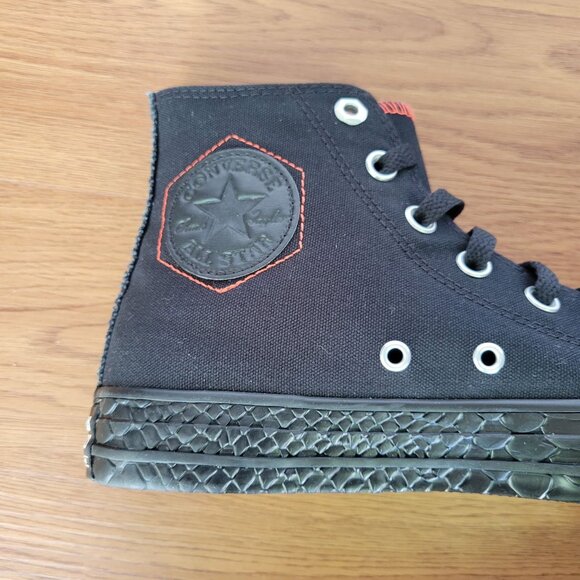 ⭐Converse x Dungeons & Dragons Chuck Taylor All Star Hi Black Red Mens 6 A09886C - Picture 9 of 10